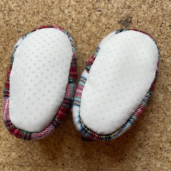 New Target Baby Elf Christmas Slippers with Fur - Picture 3 of 3